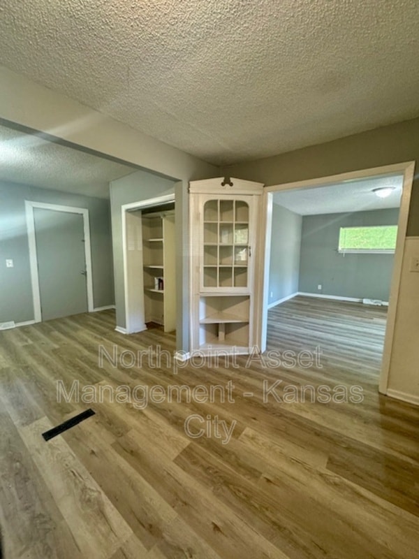 Building Photo - 8608 Pence Ln