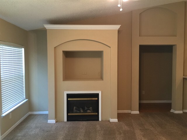 Building Photo - 1031 Meadow Pointe Court