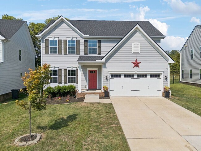 Building Photo - 5BR/3.5BA home offers stylish and function...