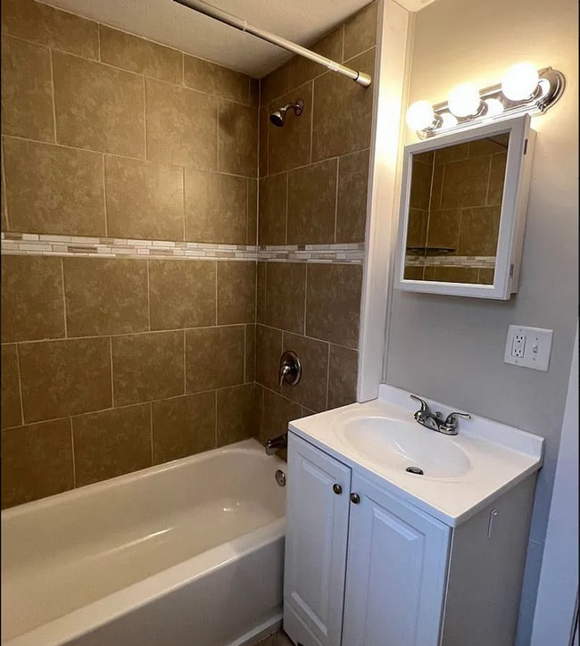 Building Photo - 3023 Kingston Ave