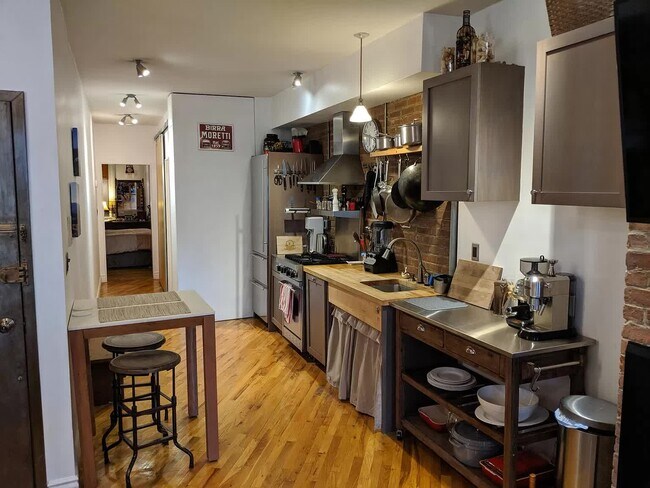 Pasillo vista, amueblada (muebles no vienen con el apartamento) - 128 Sussex St