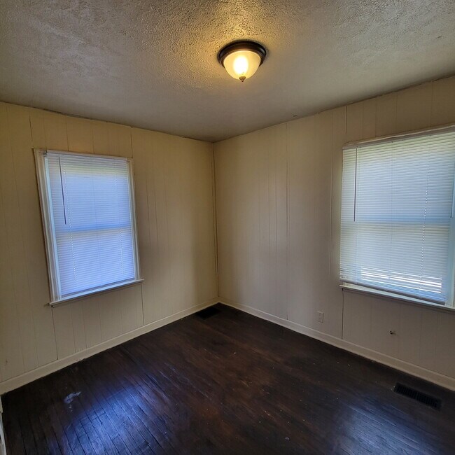 Foto del edificio - West Indy 2BR House Ready To Lease!