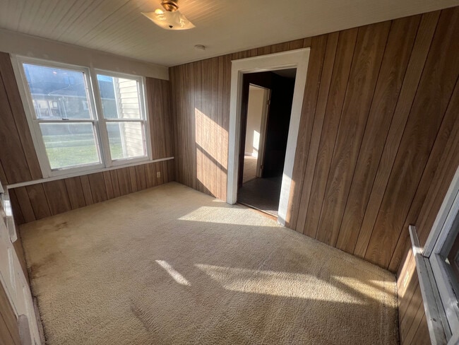 Building Photo - 2041 Charles St