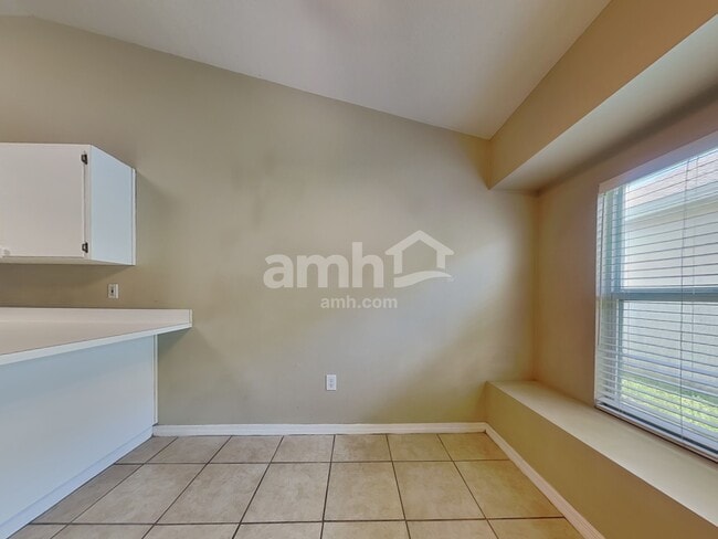 Building Photo - 1750 Kirtley Dr