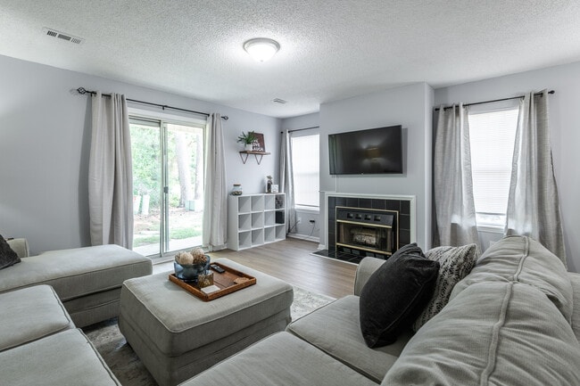Foto del edificio - 3003 Mulberry Ln