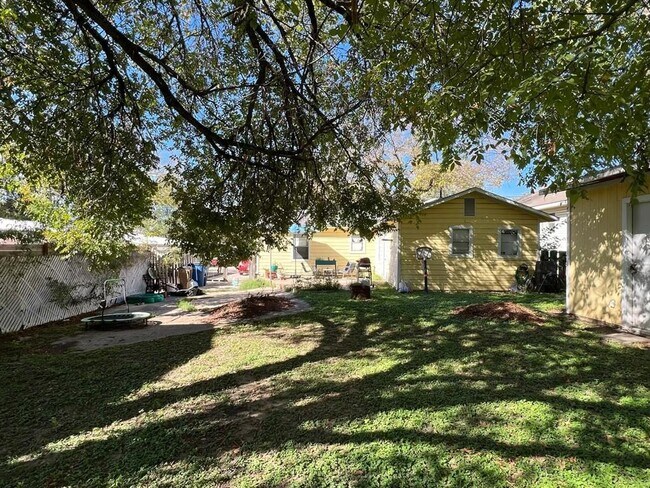 Building Photo - 1805 Deloney St