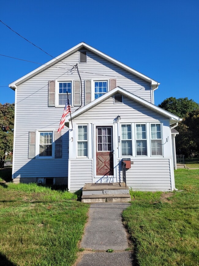 Building Photo - 900 Turin St