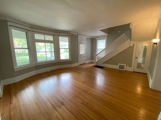 Building Photo - Large Home near Bradley University