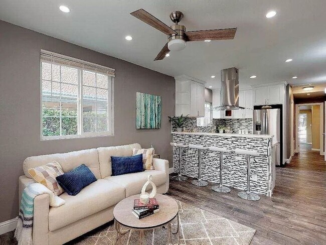 Foto del edificio - 3 Bedroom Single Family Home in Oakland (s...