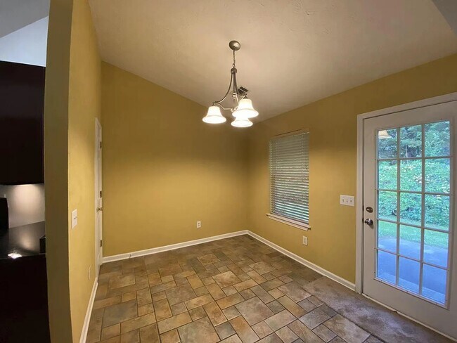Foto del edificio - 5548 Silver Springs Dr