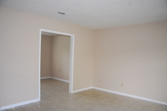 Building Photo - 3 br, 1.5 bath House - 2702 E Angela Cir