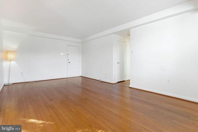Building Photo - Spacious Tuscany/Canterbury 1bd/1ba Condo with W/D! Available 8/14