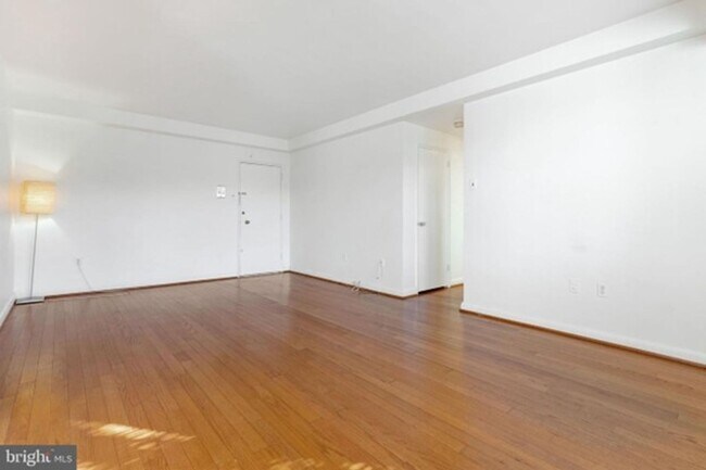 Foto del edificio - Spacious Tuscany/Canterbury 1bd/1ba Condo with W/D! Available 8/14