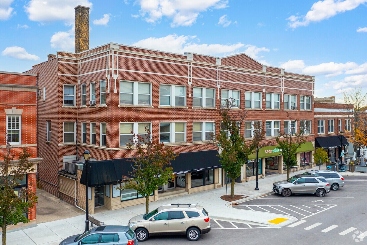 Primary Photo - 1153 Wilmette Ave