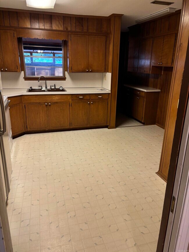 Foto del edificio - 1009 Crestwood Dr