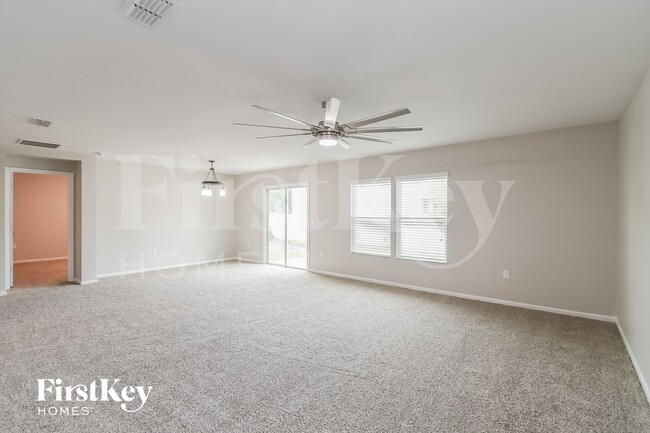 Foto del edificio - 1958 Tyson Lake Dr