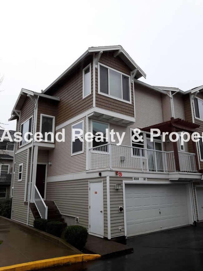 Building Photo - Sexton Mtn 3 Bed End Unit Townhome 2 Decks...