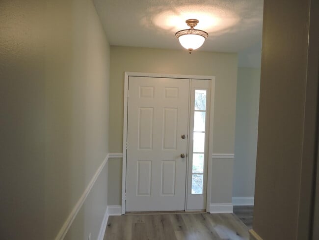 Building Photo - 604 E Greenwood Cove