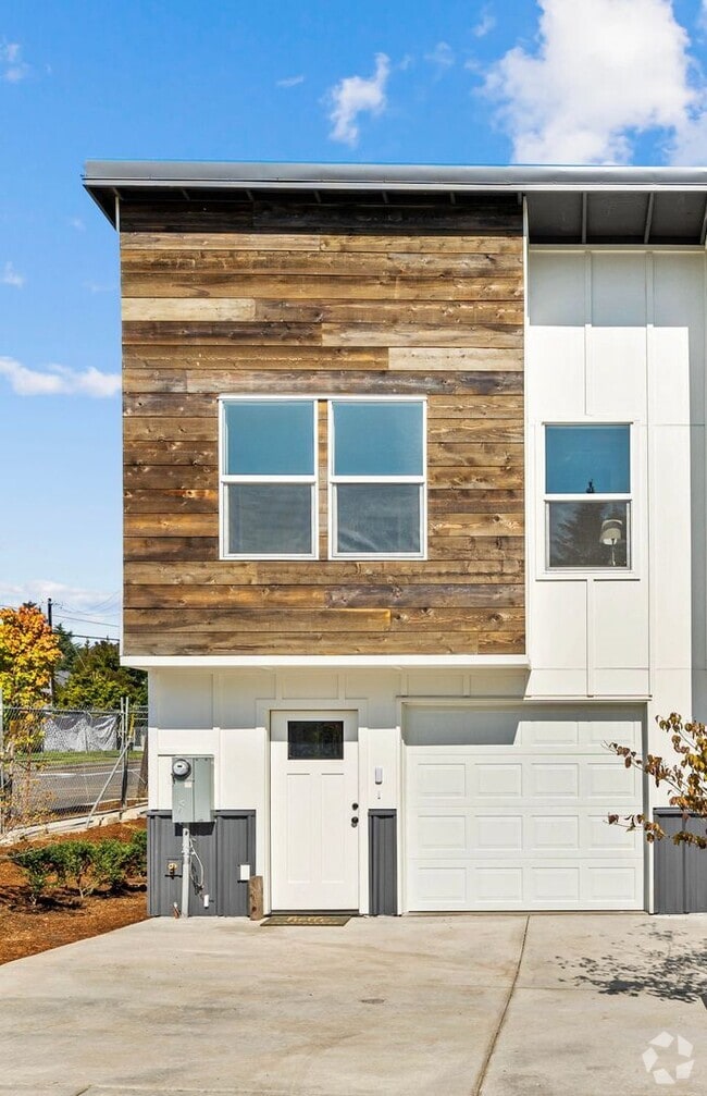 Building Photo - 13735 NE 30th Ave