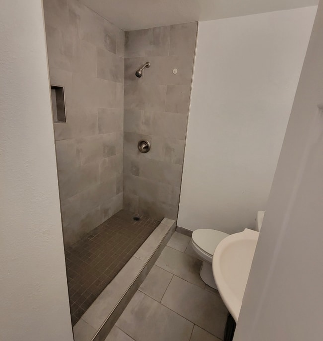 Foto del edificio - 2864 Fordham St