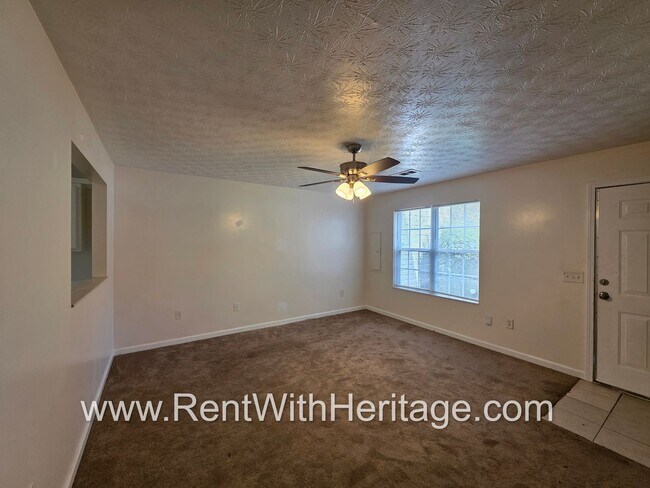 Foto del edificio - Awesome 3bd/ 2ba Townhome, Super Spacious, Small Community, Great Location