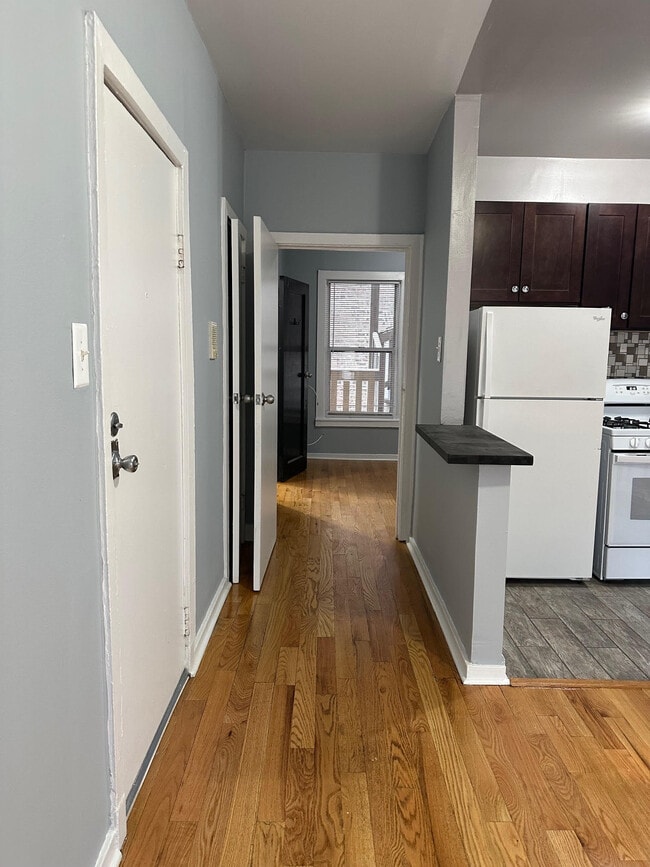 Foto del edificio - 5668 N Ridge Ave