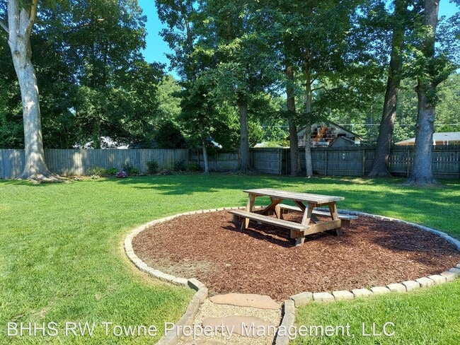 Building Photo - 4 br, 2.5 bath House - 1324 Butts Station Rd