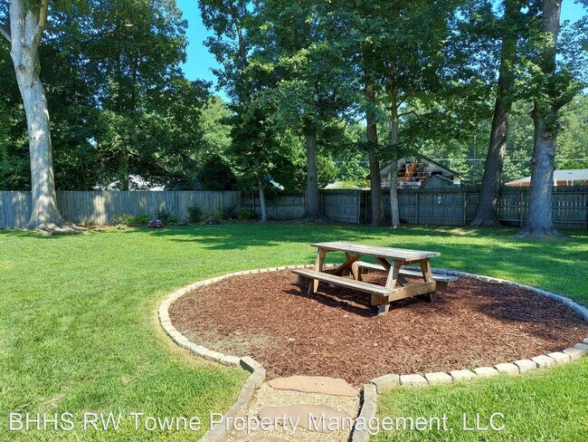 Foto del edificio - 4 br, 2.5 bath House - 1324 Butts Station Rd