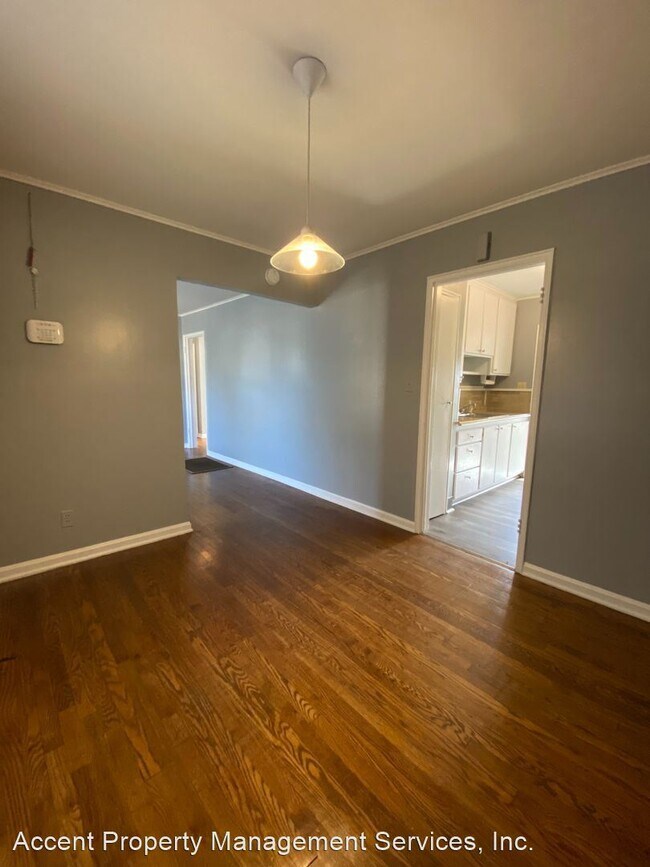 Building Photo - 3 br, 1 bath House - 2632 East 4th Street