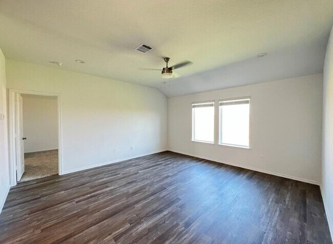 Foto del edificio - 5037 Almond Ter Dr