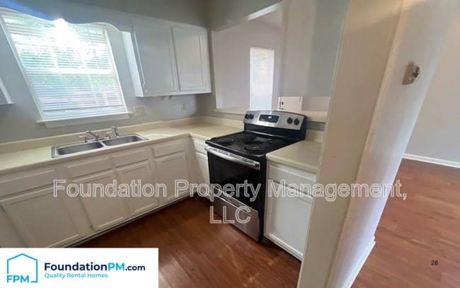 Building Photo - 671 Echles St