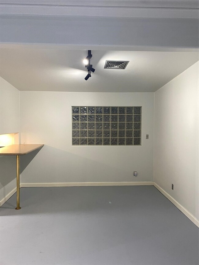 Building Photo - 7723 Fondren Rd