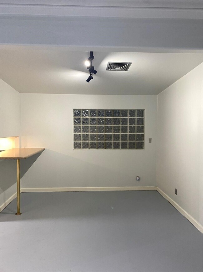 Foto del edificio - 7723 Fondren Rd