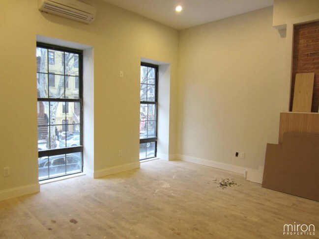 Building Photo - 874 Lafayette Ave