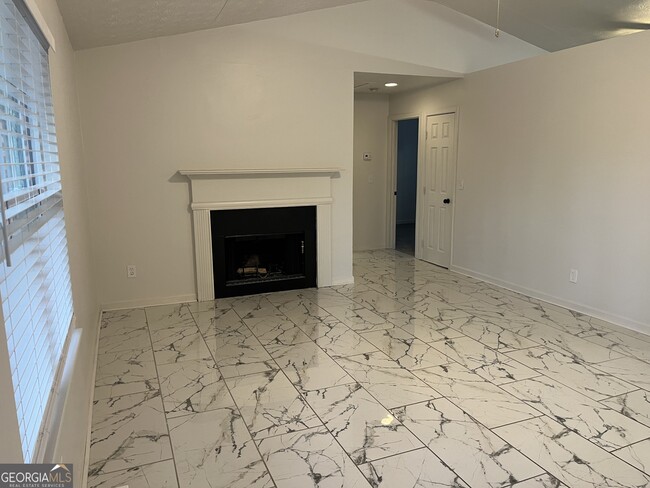 Building Photo - 507 Lakeshore Dr