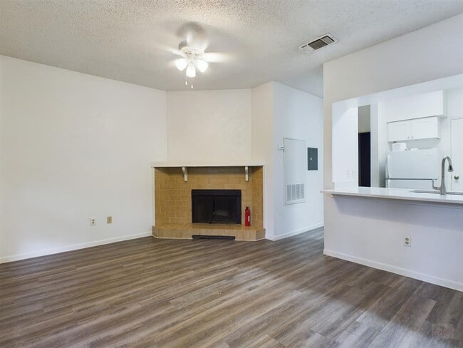 Foto del edificio - 2901 San Jacinto Blvd