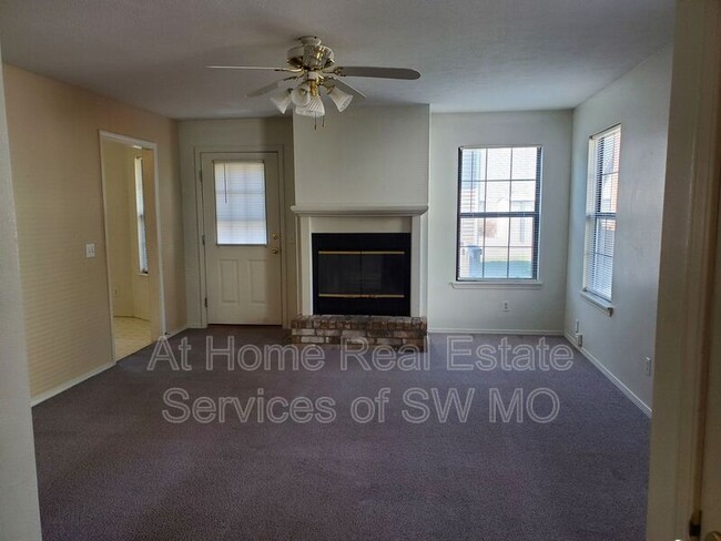 Building Photo - 1211B Viola St
