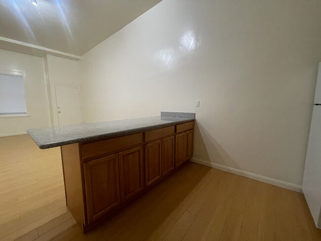 Building Photo - Large Two Bedroom in North Beach!!