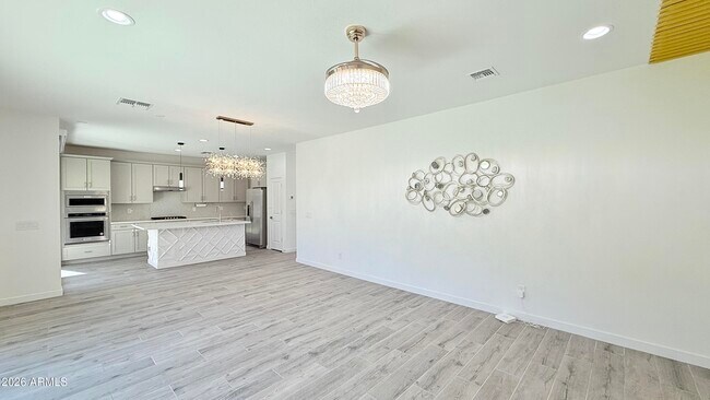 Foto del edificio - 1419 E Town and Country Ln
