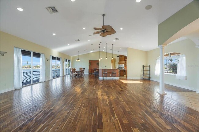 Building Photo - 736 Pruitt Dr