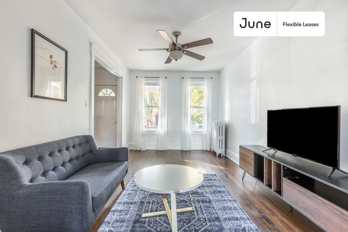 Foto principal - 616 Orleans Place NorthEast