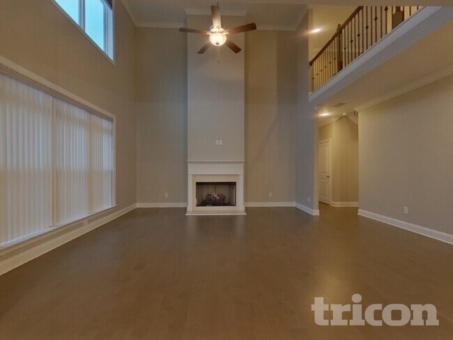 Foto del edificio - 1990 Woodmont Dr