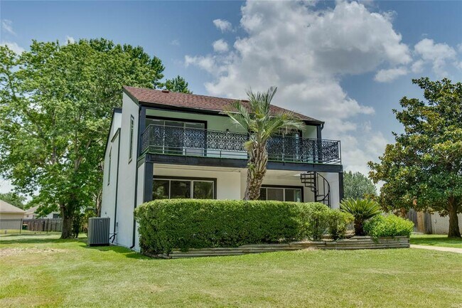 Building Photo - 7264 Edgewater Dr