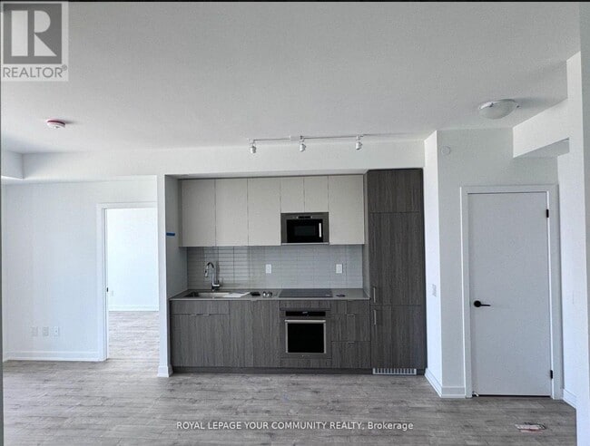 Building Photo - 220-1220 Missinnihe Way