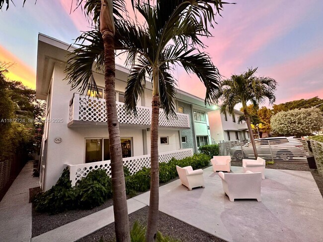 Foto del edificio - 1100 10th St