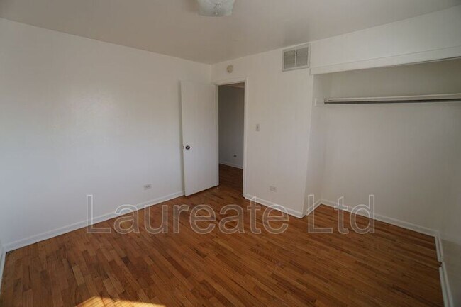 Foto del edificio - 5550 W 3rd Pl