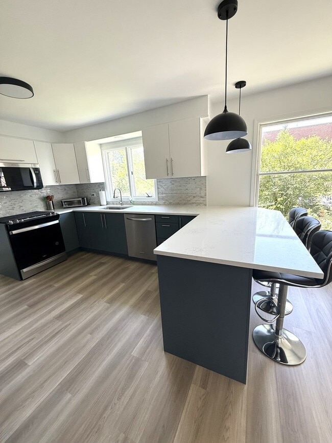 Building Photo - 715 Merlin Dr