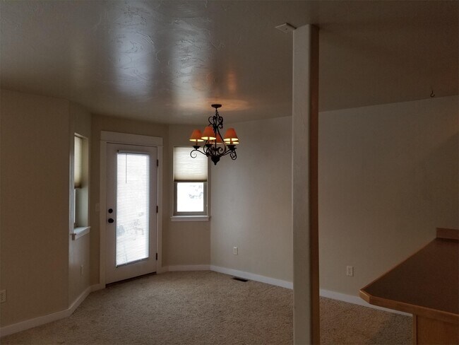 Building Photo - 163 Gena Cir
