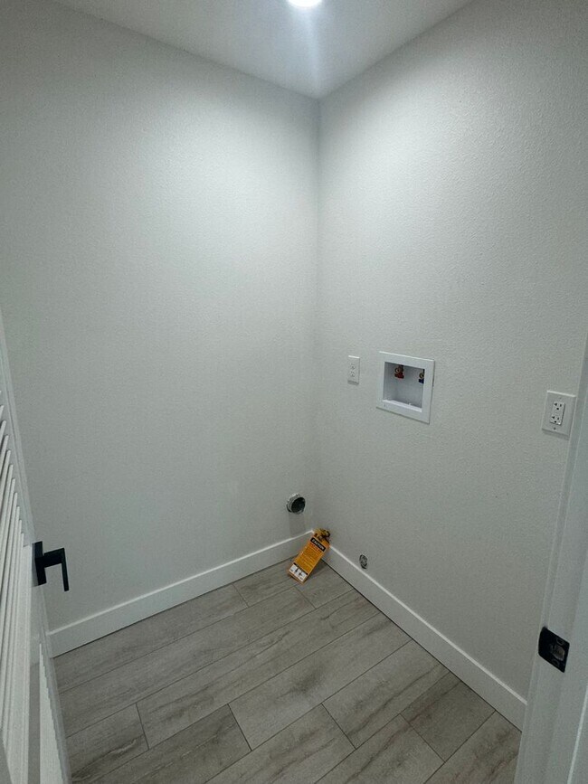 Building Photo - New ADU Unit!!