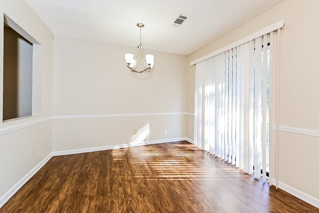 Building Photo - 107 Fairview Pl